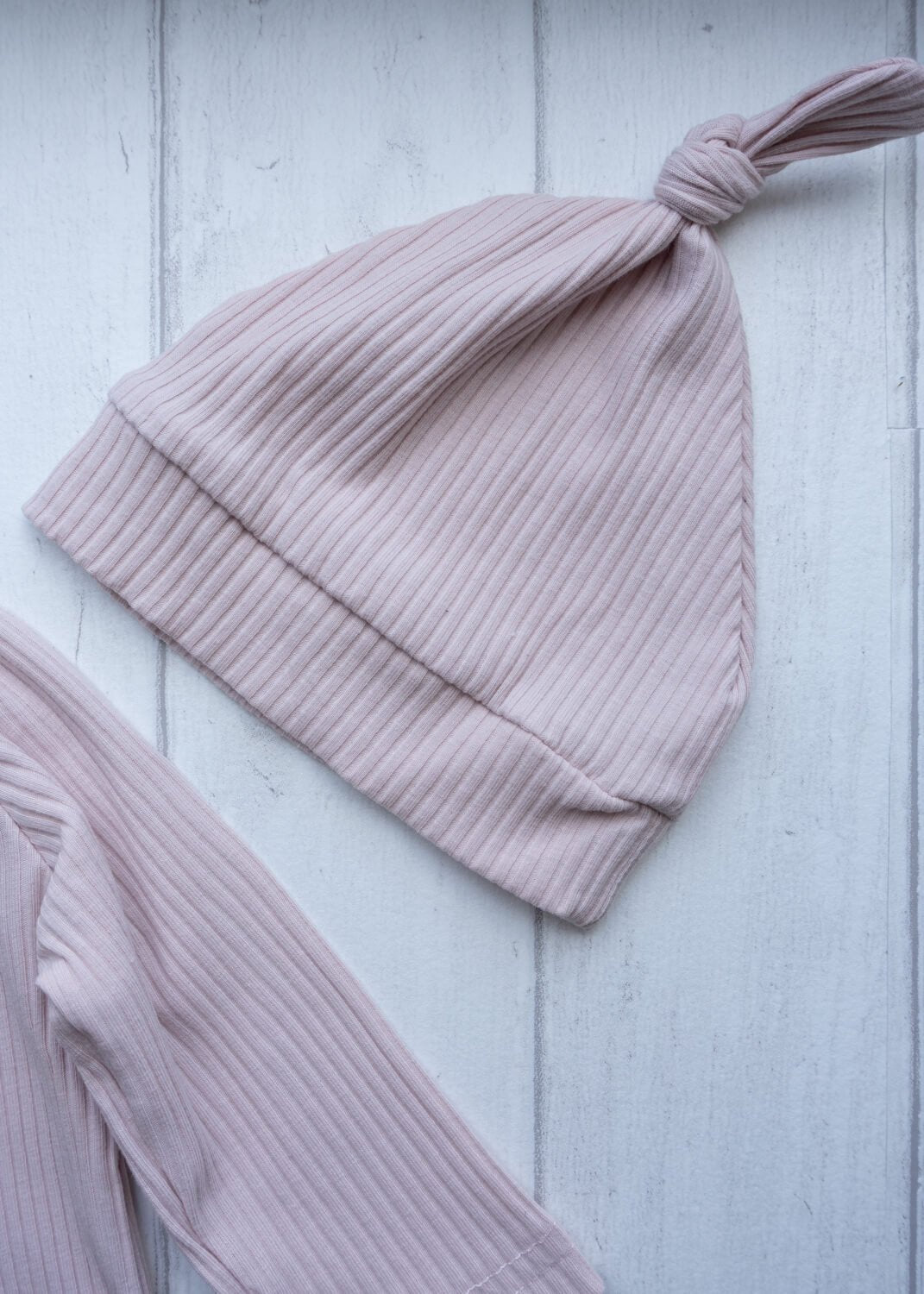 CLOUD Ribbed Tie-Up Newborn Gown + Hat - Pink - Rocco & The Fox